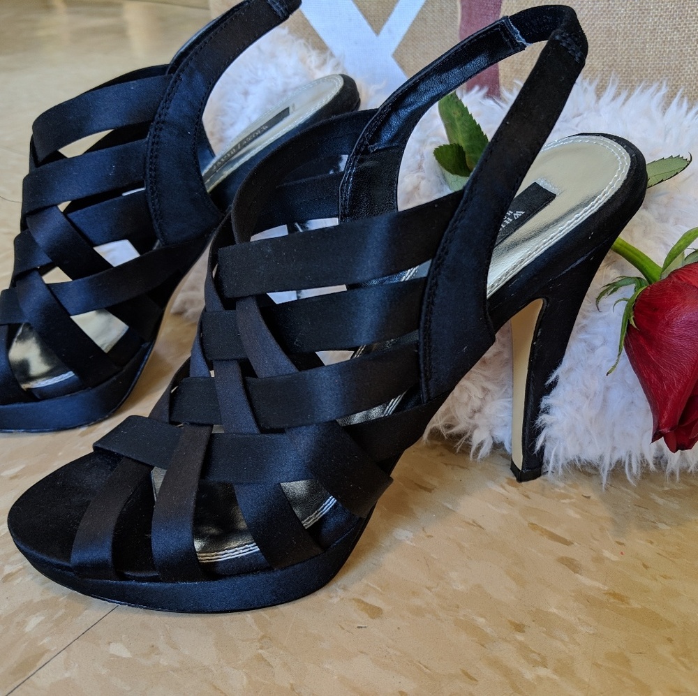 Black strap sexy heels 🔥